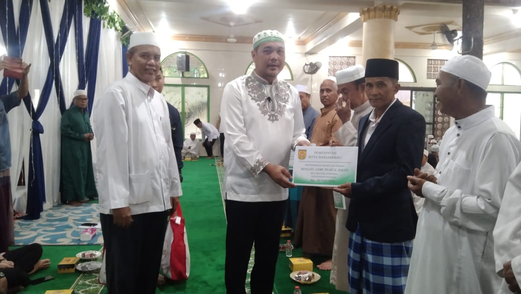 SAFARI RAMADHAN WALIKOTA BANJARBARU DI MASJID JAMI NURUL AMAN KELURAHAN BANGKAL