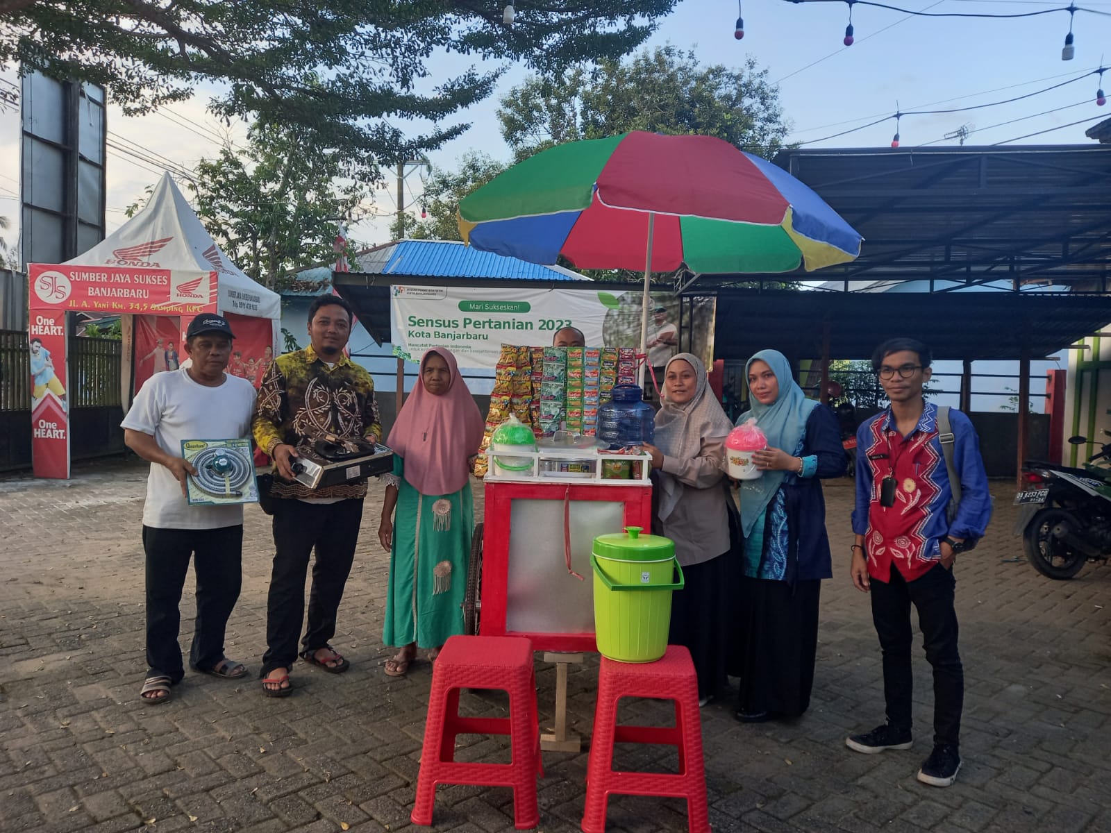 Bantuan Modal usaha untuk Nenek Nurmi dan Syarifah dari Sentra Budi Luhur Banjarbaru